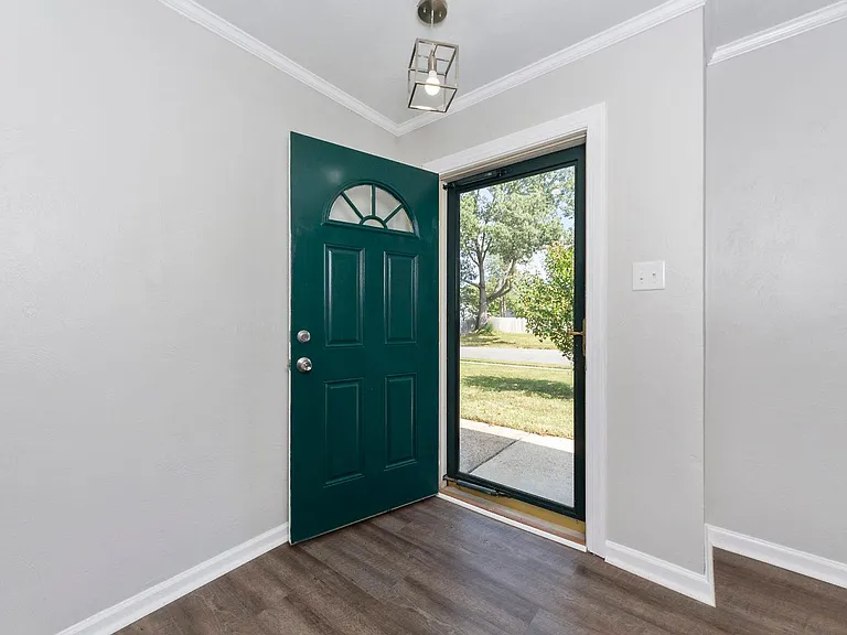 605 Presidential Blvd — Photo 2
