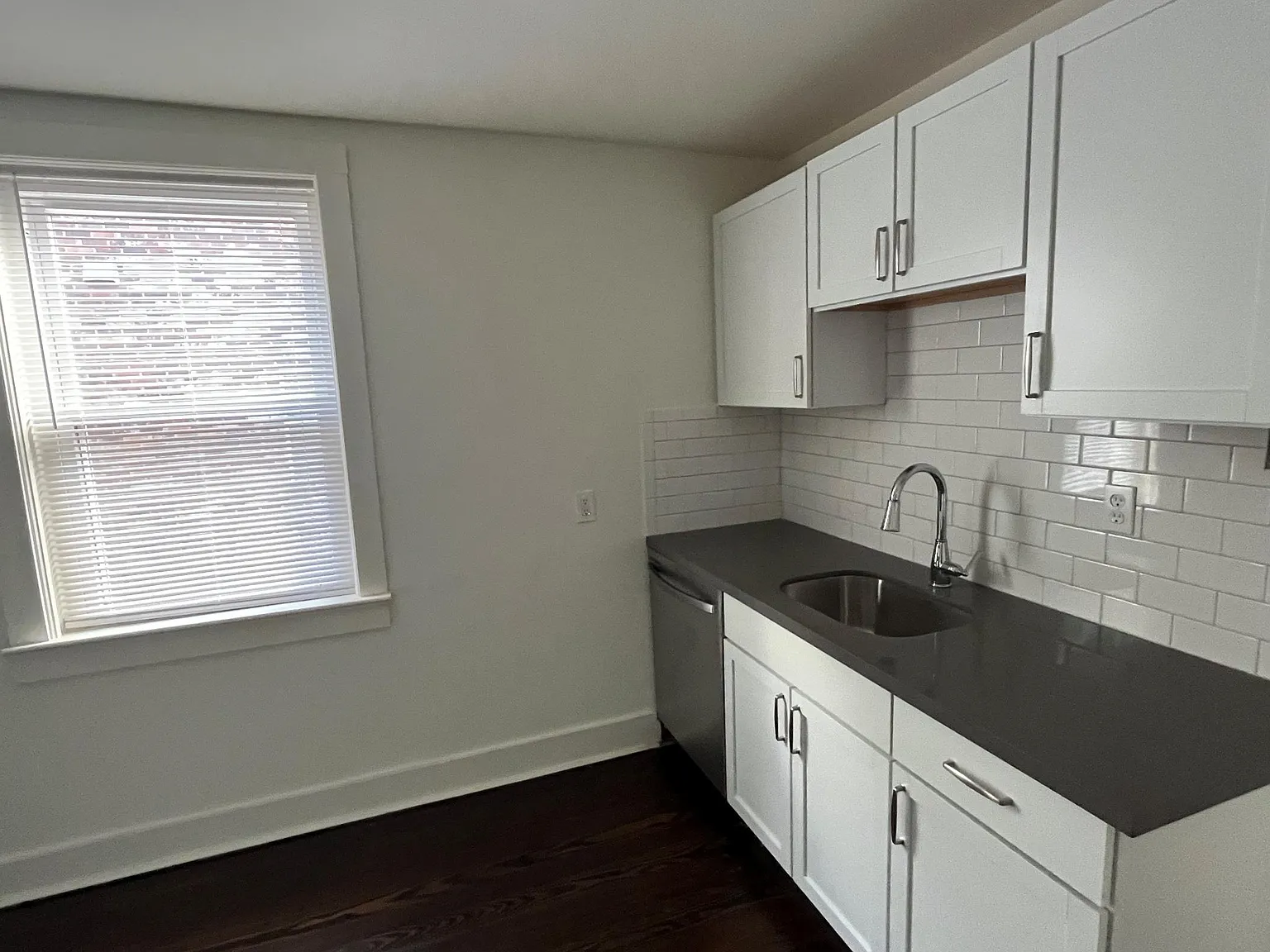 2 bed, 800 sqft, $1,395 — Photo 2