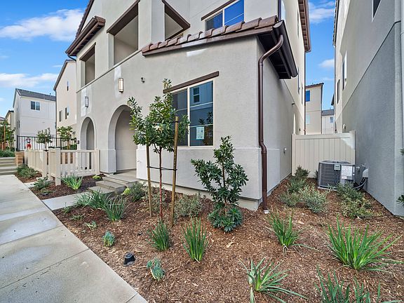 2561 Sprout Lane, 101
