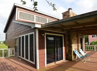 190 Bayview Dr, Palacios, TX 77465