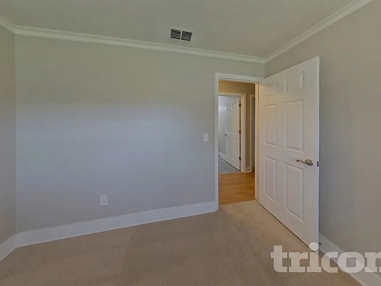 554 Peregrine Ct — Photo 12