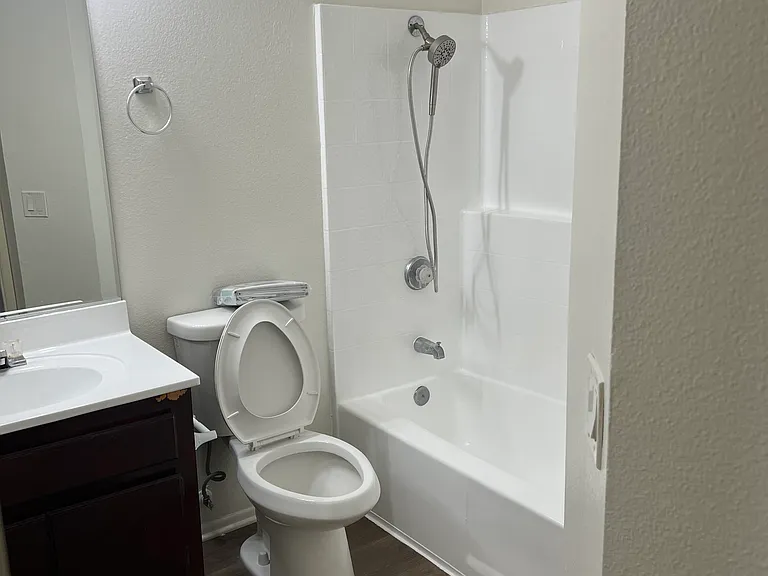 1371 Loma Ave #201 — Photo 9
