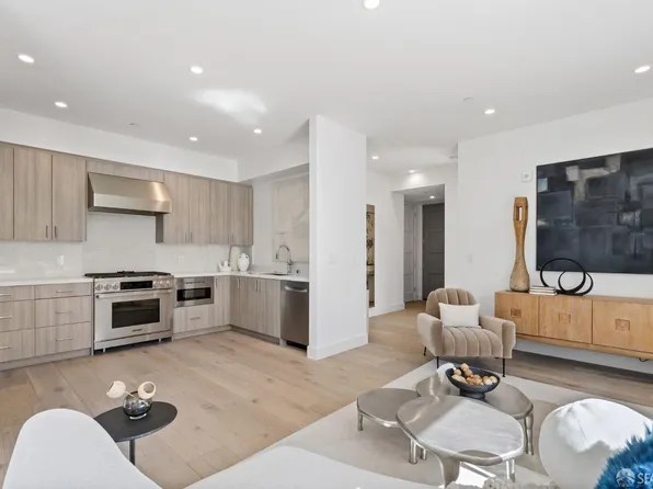 425 1st St #31, Los Altos, CA 94022