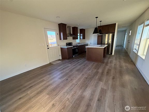 4th image of 105 W Washington Avenue #39