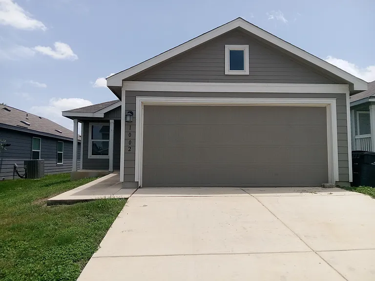 1002 Cook Bnd — Photo 2