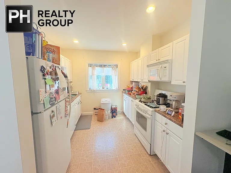 33 Williams St #1 — Photo 1
