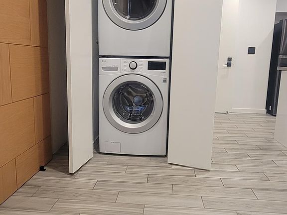 5th image of 300 Bay St APT 1