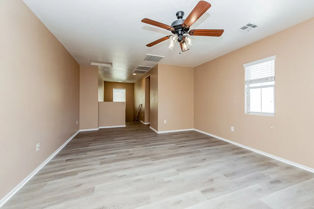 4 bed, 2.5 bath, 3182 sqft, $3,640 — Photo 4