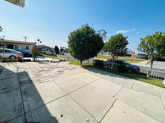 5th image of 16278 Cedarlane Dr