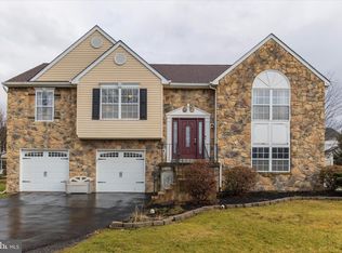 6110 Hearthstone Dr, Pipersville, PA 18947