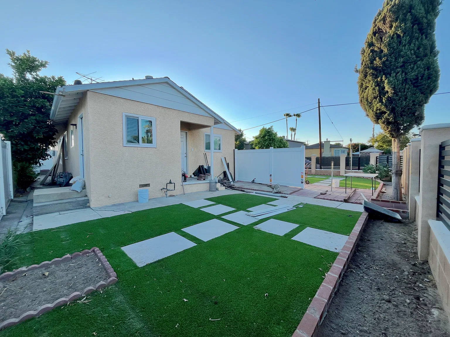 6157 Auckland Avenue — Photo 1