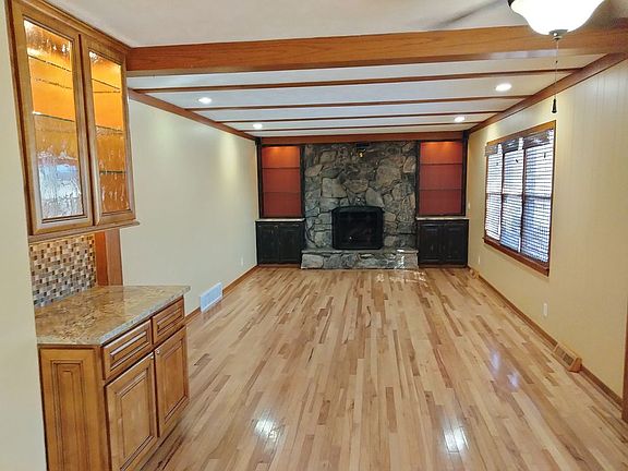 Hearth room w gas fireplace