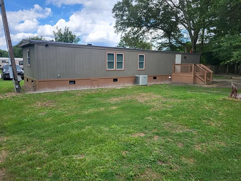 1739 Clover St — Photo 14