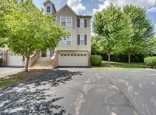 3355 Kentshire Cir, Aurora, IL 60504