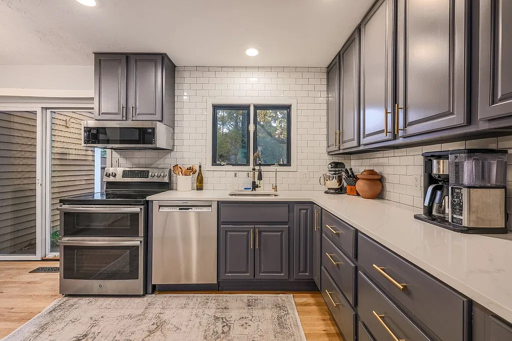3 bed, 2.5 bath, 1948 sqft, $4,475 — Photo 2