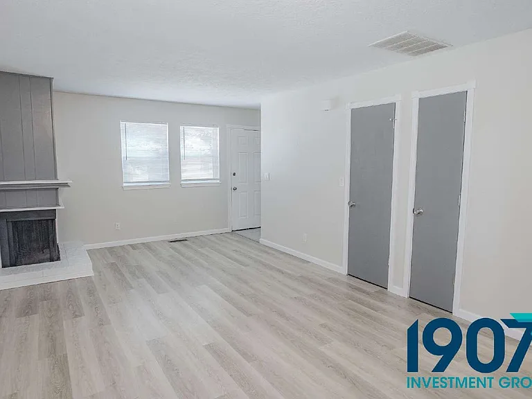 1247 W Huntington Way #A — Photo 4