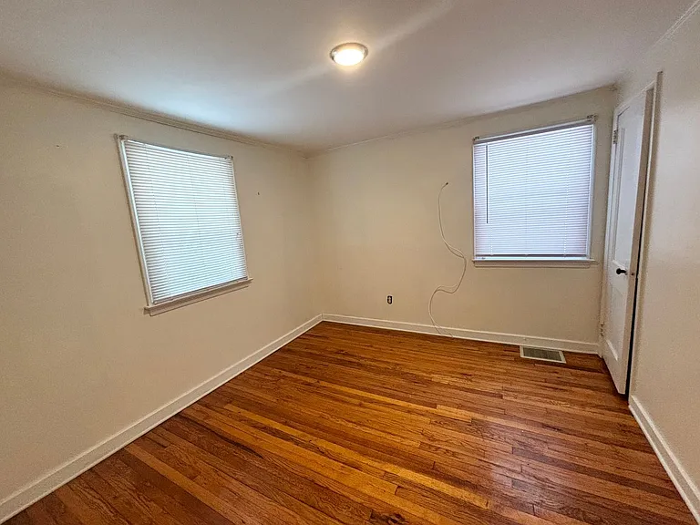 110 Victory Dr — Photo 9