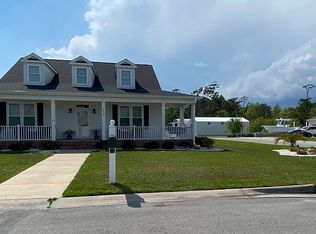 1727 Olde Farm Rd, Morehead City, NC 28557