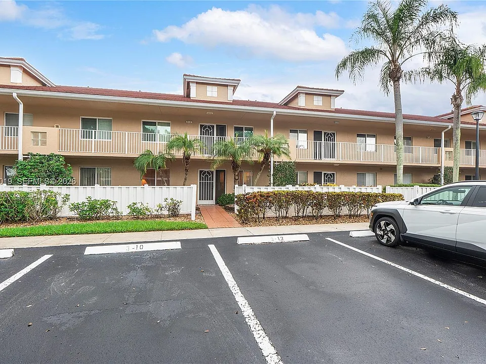 5952 Regal Glen Dr #102