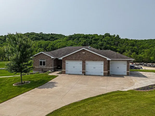 104 Frontier Ct, Bellevue, IA 52031