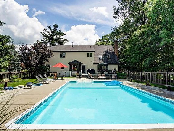 4th image of 6140 Sugar Maple Dr