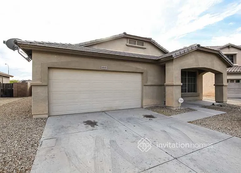 6826 S 30th Ln — Photo 2