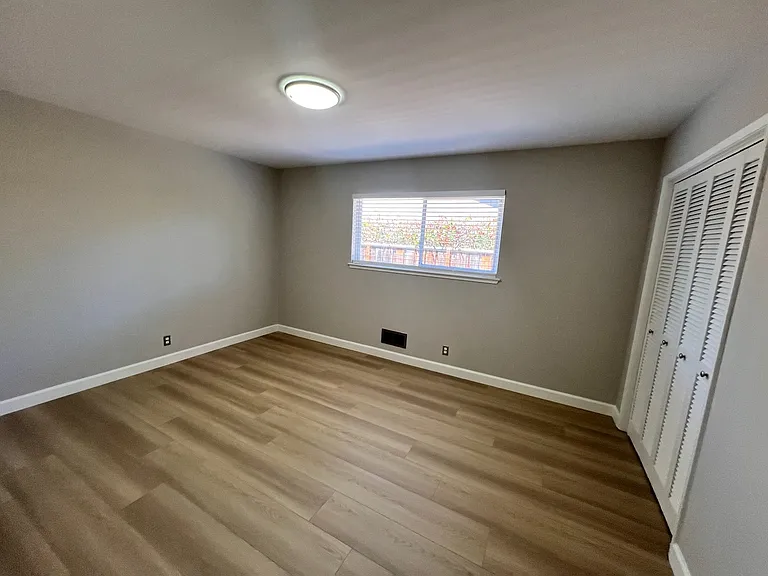 20607 Russell Ln — Photo 16