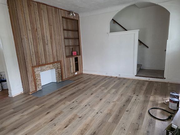 cove staircase to 2nd floor bedrooms and bath