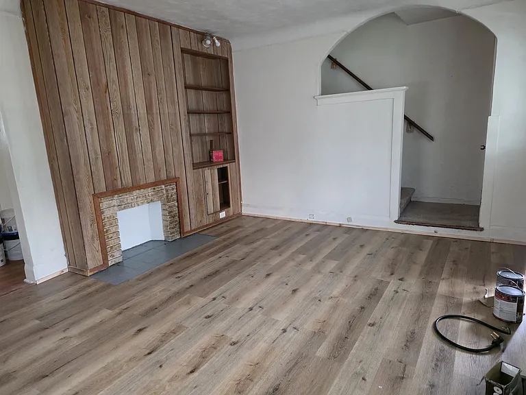 cove staircase to 2nd floor bedrooms and bath