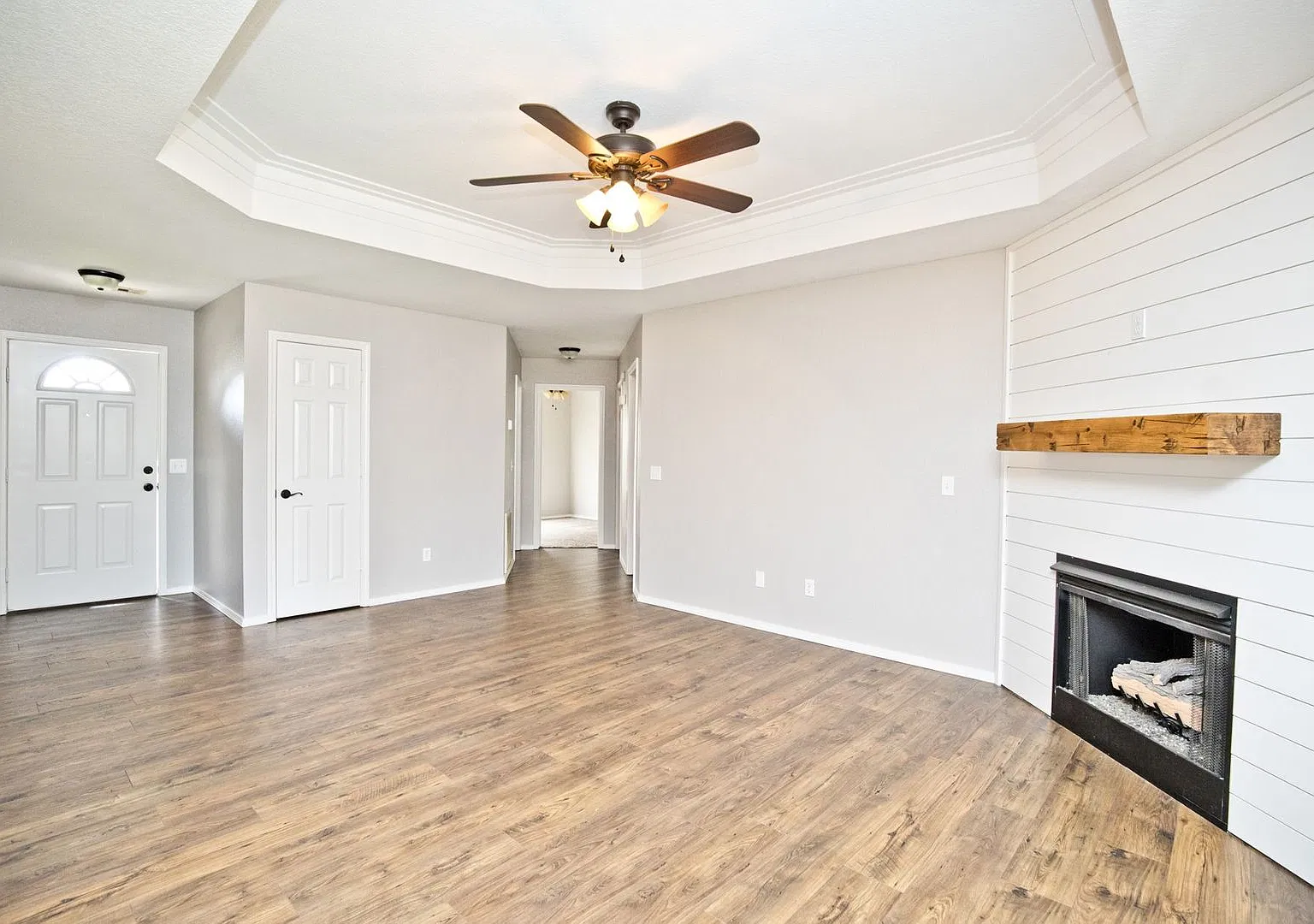 908 SW Terry Lane — Photo 4