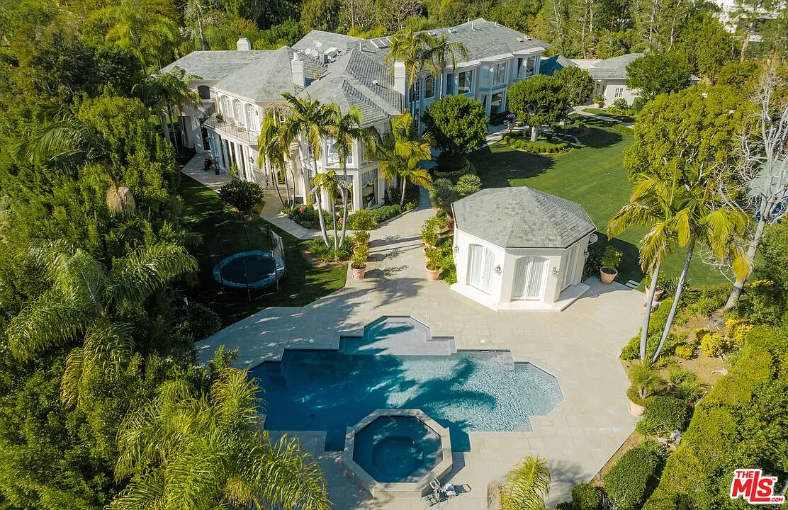 7 bed, 10.0 bath, 16103 sqft, $200,000 — Photo 2