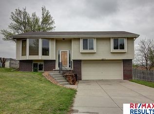 18933 Grant St, Elkhorn, NE 68022