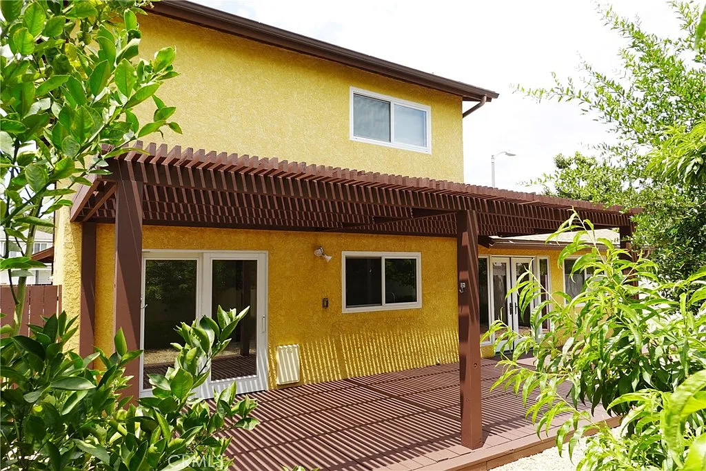 3 bed, 2.5 bath, 2057 sqft, $4,995 — Photo 4