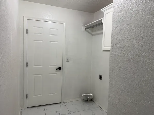 1809 S Smithmoor St, Wichita, KS 67207