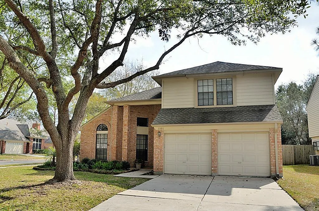 3 bed, 2.5 bath, 1985 sqft, $2,400 — Photo 2