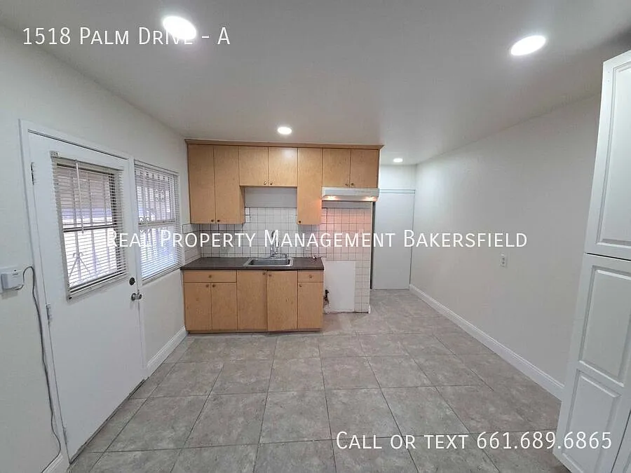 1518 Palm Drive - Unit A - Move-in special: $150 off of the first month's rent. — Photo 4