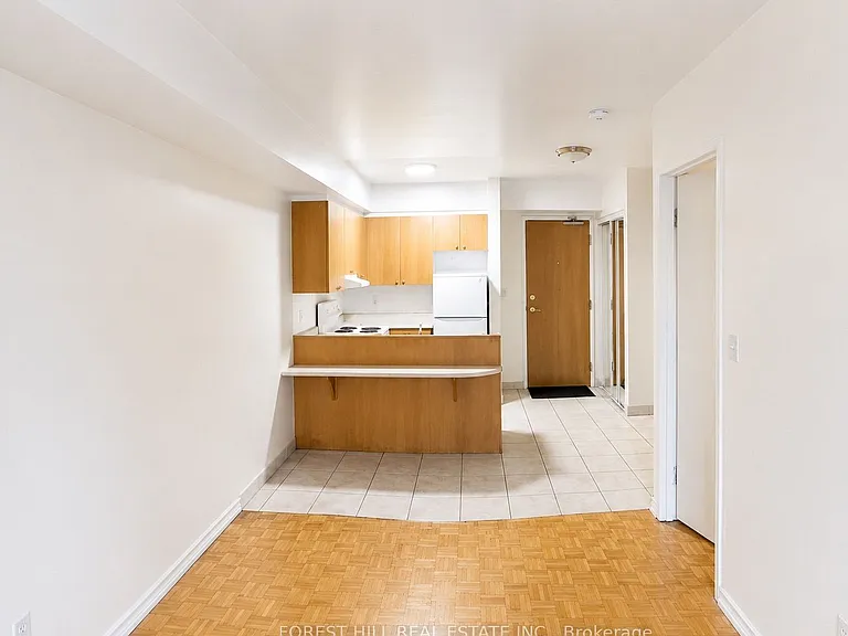126 Dundas St E #202 — Photo 4