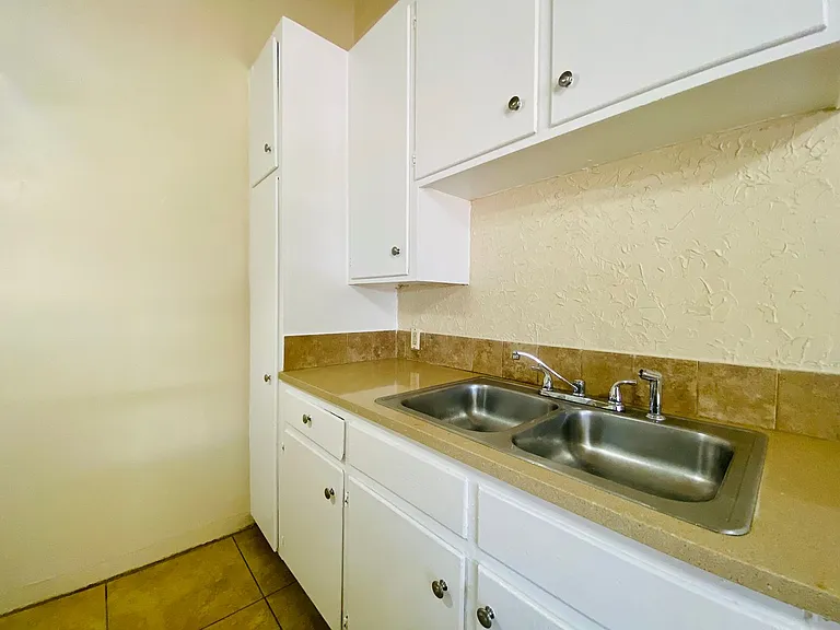 Swan Court Apartments - 1 and 2 Bedroom Homes! — Photo 14