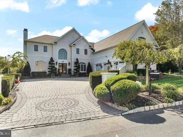 208 River Crest Dr, Phoenixville, PA 19460