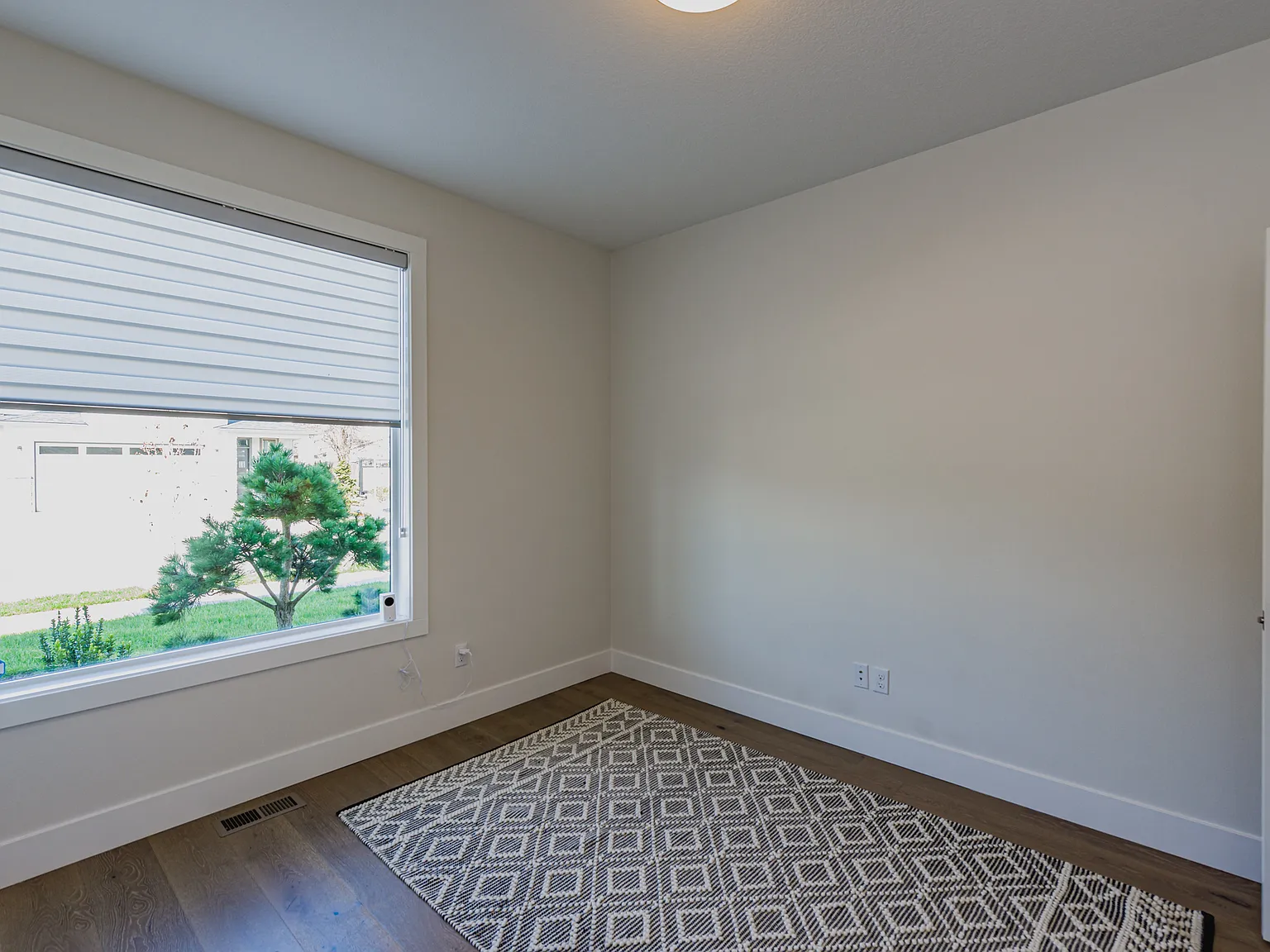 5 bed, 2.5 bath, 2527 sqft, $3,800 — Photo 4