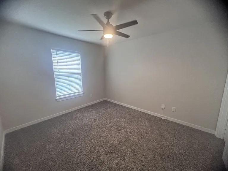 3237 Hyacinth — Photo 24