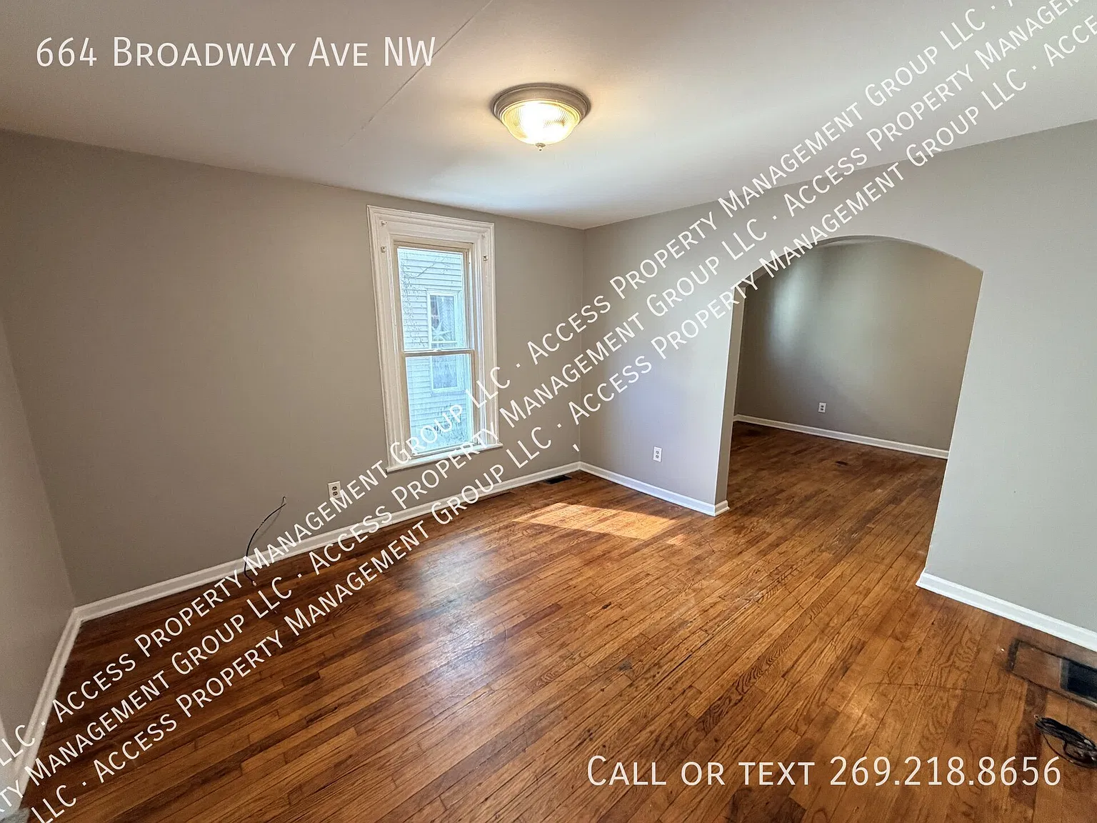 NW Side Broadway & Bridge St Two Bed Duplex — Photo 1