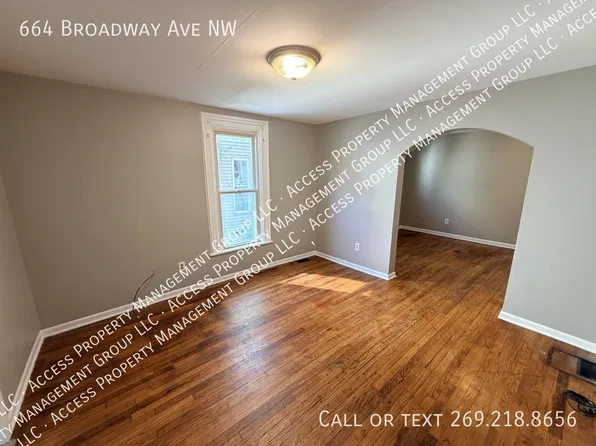 664 Broadway Ave NW, Grand Rapids, MI 49504