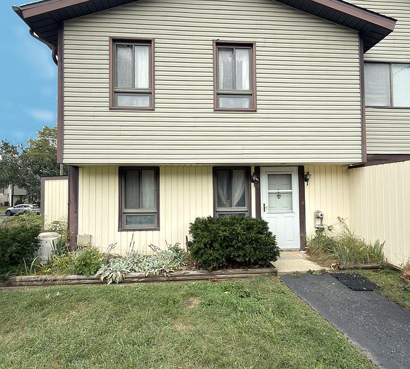 1st image of 19 King Henry Cir