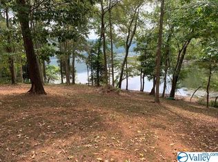 229 Red Stone Dr, Scottsboro, AL 35769