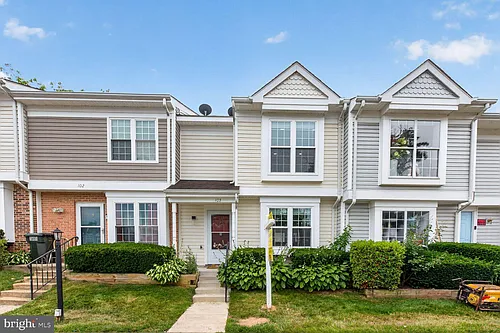 103 Saint Charles Sq Photo 1