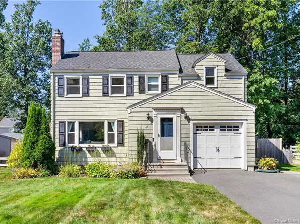 27 Mohegan Drive, West Hartford, CT 06117