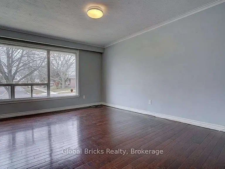 77 Milford Haven Dr E — Photo 18