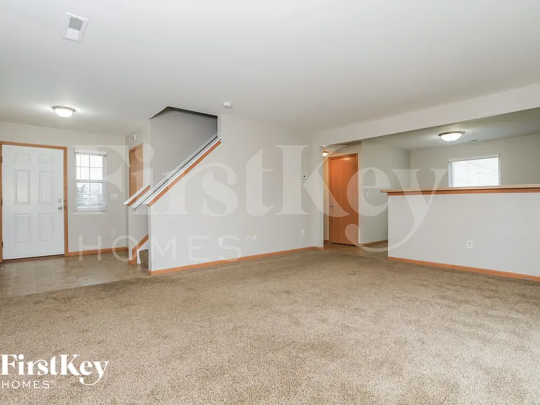 330 Heftner Cir — Photo 3