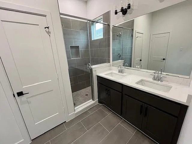 726 Woolworth St — Photo 9